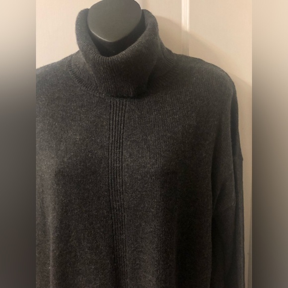 LOVELY SOFT DARK GREY & PURPLE TURTLENECK WITH 10% CASHMERE NWT - Picture 3 of 16